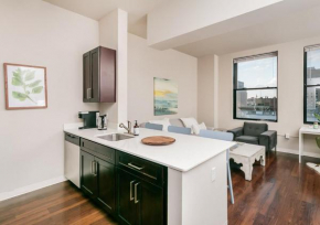 1BR Exquisite Suite Free Parking, Vintage Building, Rooftop Deck & Gym
